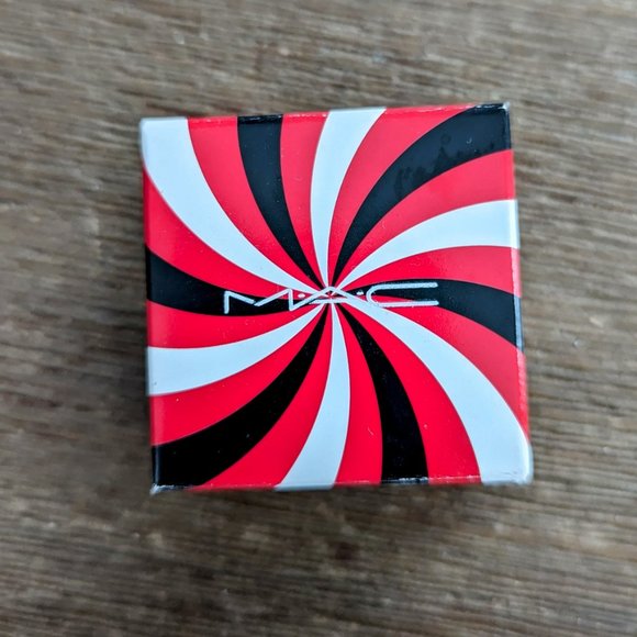 Mac Makeup -Right Before Your Eyes - Picture 2 of 3